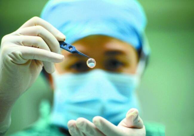 做眼角膜移植需要多少钱？角膜移植手术费用