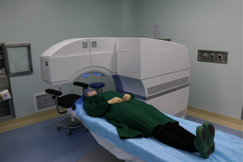 哪些近视人群适合做全飞秒激光近视手术?