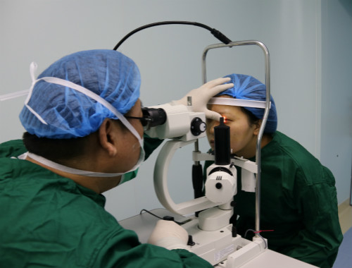 V4c型ICL晶体植入手术适合哪些近视人群？